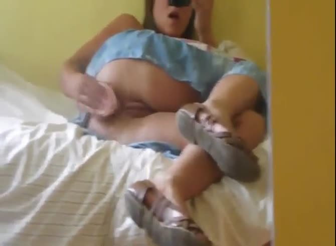 Video :Sexy babe filming herself masturbating using her dildo
